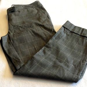 Ann Taylor Dress Slacks - Size: 4 - Black and White Striped